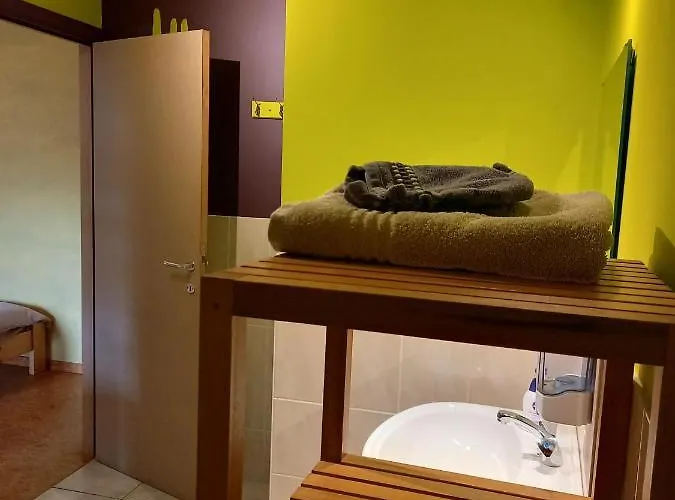 Aux Saveurs D'enneille Couette-café 3*